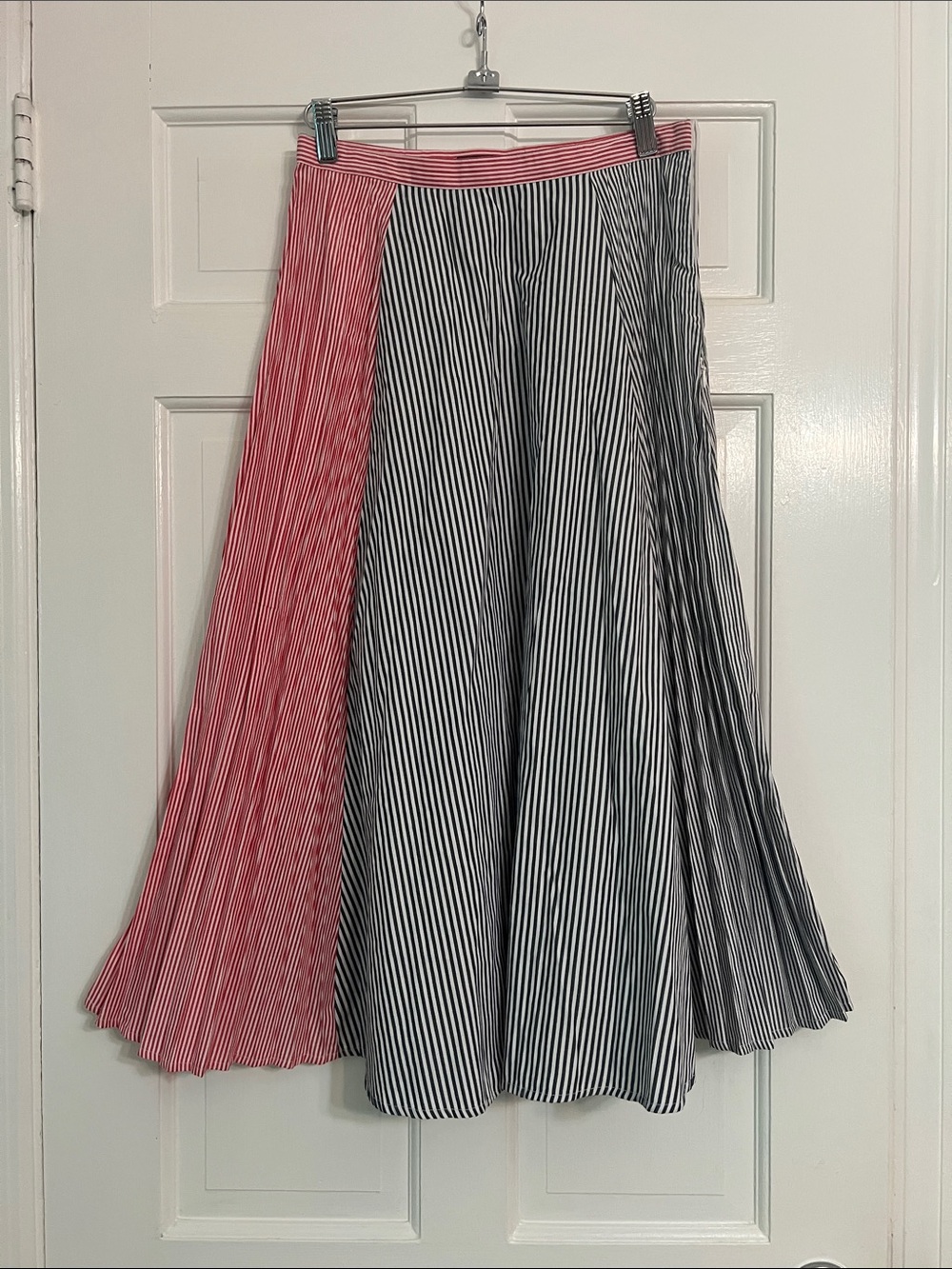 French Connection Red and blue
Striped Pleated Midi Skirt